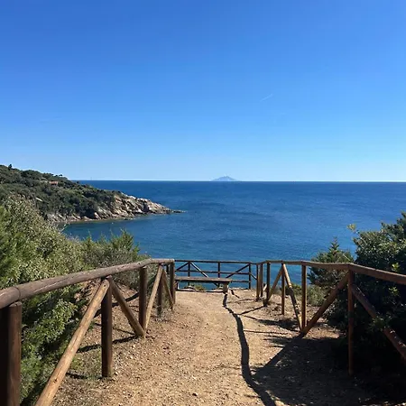 Zuccale - A 200 Mt Dalla Capoliveri (Isola d'Elba)