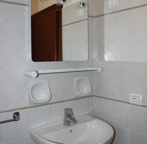 Zuccale - A 200 Mt Dalla *