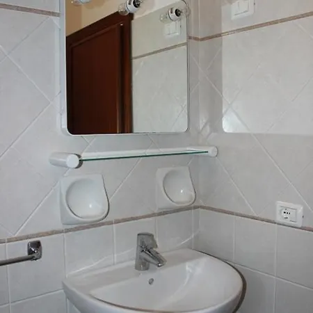 Zuccale - A 200 Mt Dalla *